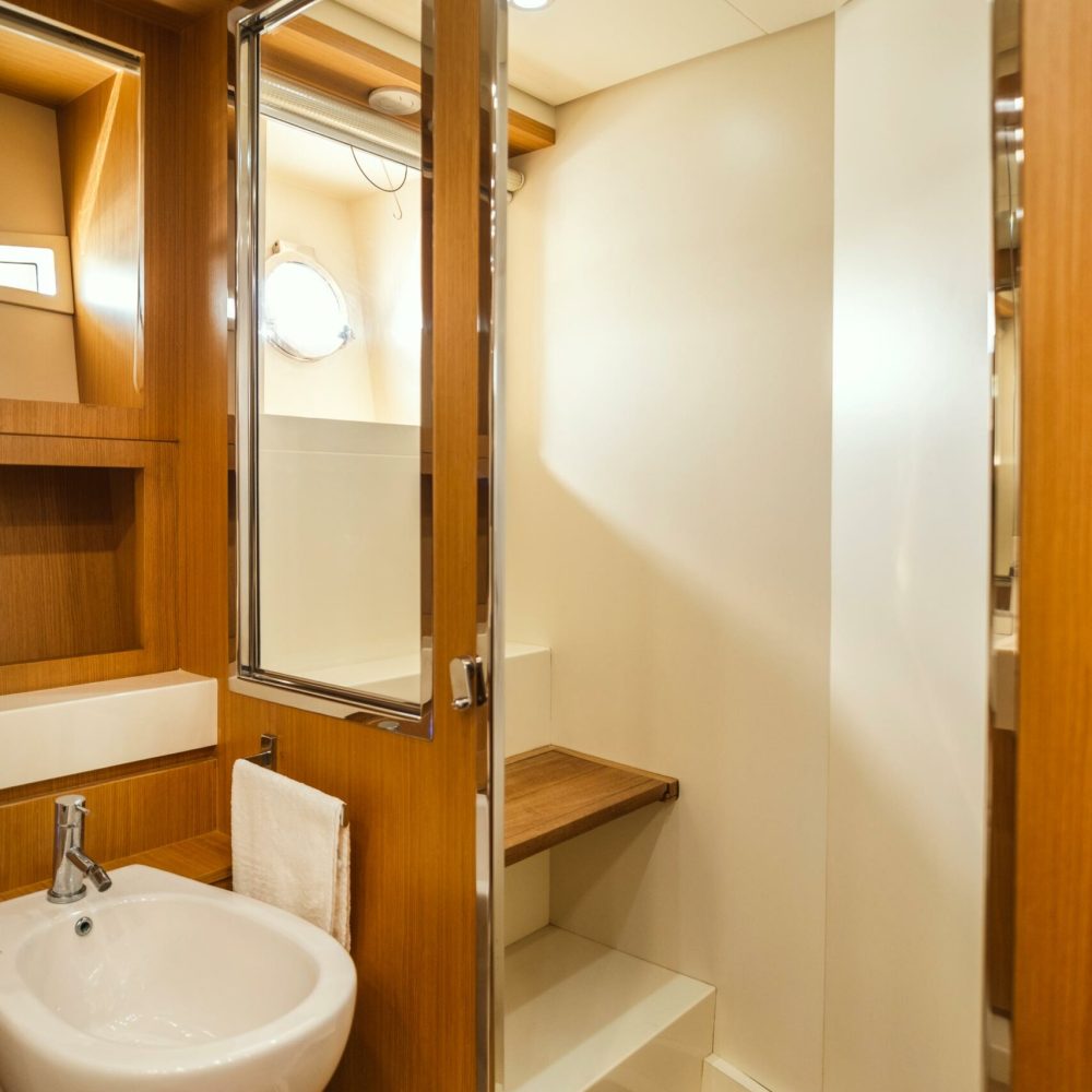 ad-nautica-bagno-con-doccia